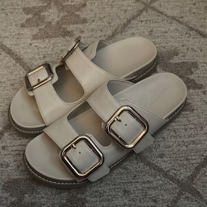 Universal Thread Sandals